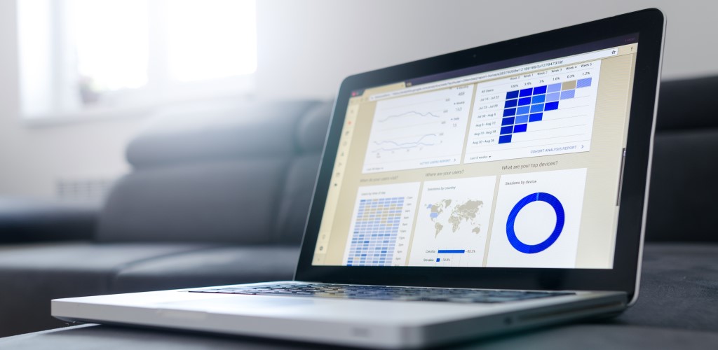 laptop screen show cyber risk score